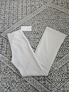 Lululemon RIbbed Softstreme Flare Pant Size 6 In Bone